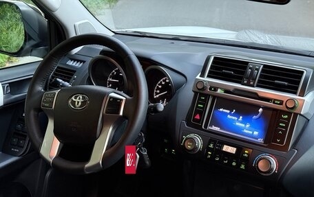 Toyota Land Cruiser Prado 150 рестайлинг 2, 2014 год, 3 000 000 рублей, 15 фотография