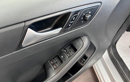 Volkswagen Jetta VI, 2013 год, 890 000 рублей, 14 фотография