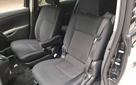 Toyota ISis I, 2010 год, 1 150 000 рублей, 20 фотография