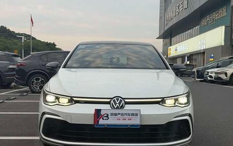 Volkswagen Golf VIII, 2022 год, 1 580 000 рублей, 2 фотография