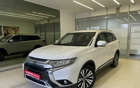 Mitsubishi Outlander III рестайлинг 3, 2019 год, 2 200 000 рублей, 1 фотография