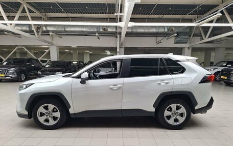 Toyota RAV4, 2021 год, 2 730 000 рублей, 4 фотография