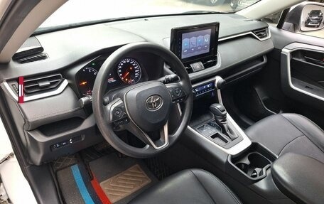 Toyota RAV4, 2021 год, 2 730 000 рублей, 10 фотография