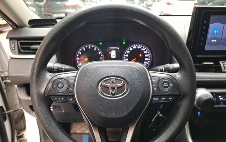 Toyota RAV4, 2021 год, 2 730 000 рублей, 11 фотография