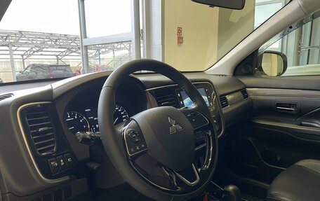 Mitsubishi Outlander III рестайлинг 3, 2019 год, 2 200 000 рублей, 7 фотография