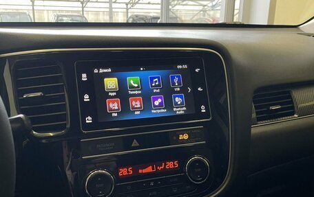 Mitsubishi Outlander III рестайлинг 3, 2019 год, 2 200 000 рублей, 14 фотография