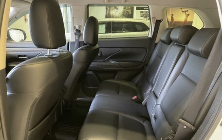 Mitsubishi Outlander III рестайлинг 3, 2019 год, 2 200 000 рублей, 9 фотография