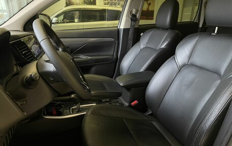 Mitsubishi Outlander III рестайлинг 3, 2019 год, 2 200 000 рублей, 8 фотография