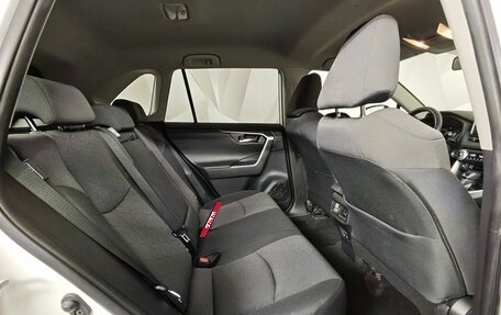 Toyota RAV4, 2020 год, 2 395 000 рублей, 16 фотография