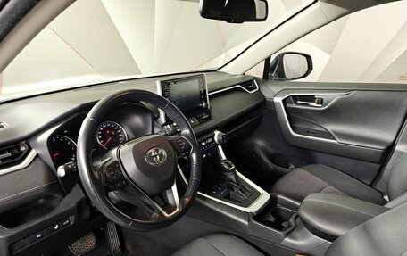 Toyota RAV4, 2020 год, 2 395 000 рублей, 19 фотография