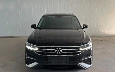 Volkswagen Tiguan II, 2022 год, 1 937 000 рублей, 2 фотография