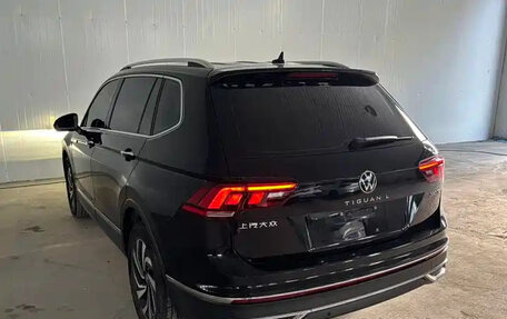 Volkswagen Tiguan II, 2022 год, 1 937 000 рублей, 3 фотография
