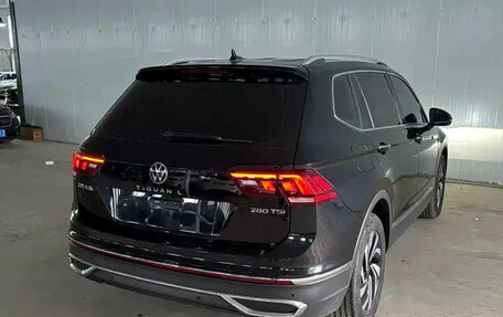Volkswagen Tiguan II, 2022 год, 1 937 000 рублей, 5 фотография
