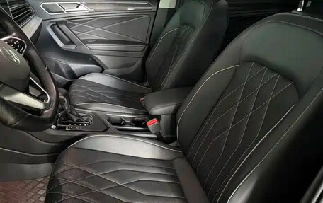 Volkswagen Tiguan II, 2022 год, 1 937 000 рублей, 6 фотография