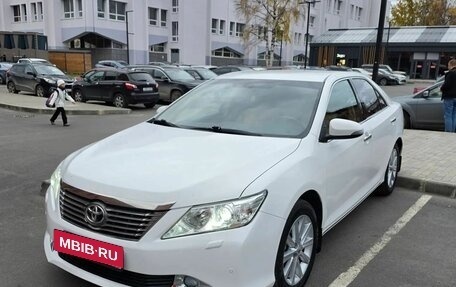 Toyota Camry, 2014 год, 1 800 000 рублей, 2 фотография