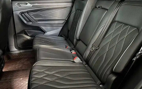 Volkswagen Tiguan II, 2022 год, 1 937 000 рублей, 9 фотография