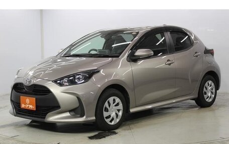 Toyota Yaris, 2022 год, 1 390 000 рублей, 6 фотография