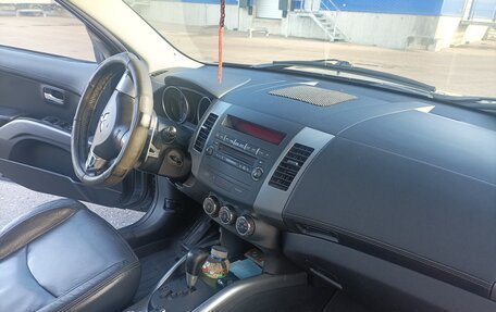 Mitsubishi Outlander III рестайлинг 3, 2011 год, 1 000 000 рублей, 8 фотография