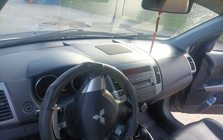 Mitsubishi Outlander III рестайлинг 3, 2011 год, 1 000 000 рублей, 10 фотография