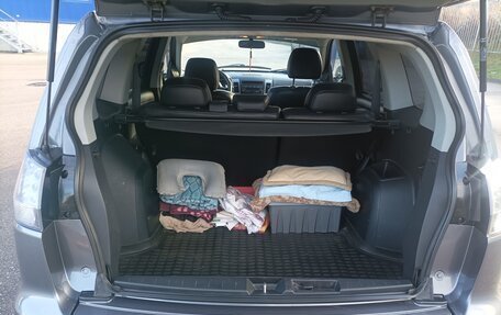 Mitsubishi Outlander III рестайлинг 3, 2011 год, 1 000 000 рублей, 17 фотография