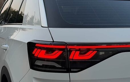 Volkswagen T-Roc I, 2023 год, 1 870 001 рублей, 5 фотография