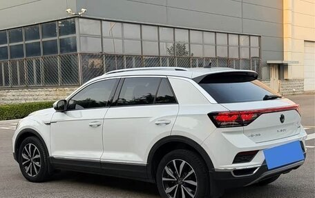 Volkswagen T-Roc I, 2023 год, 1 870 001 рублей, 3 фотография