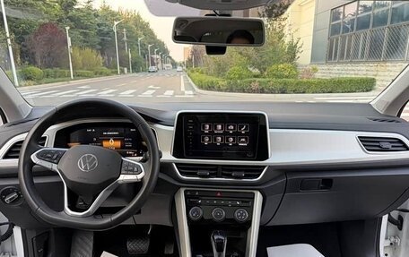 Volkswagen T-Roc I, 2023 год, 1 870 001 рублей, 10 фотография