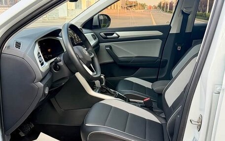 Volkswagen T-Roc I, 2023 год, 1 870 001 рублей, 8 фотография