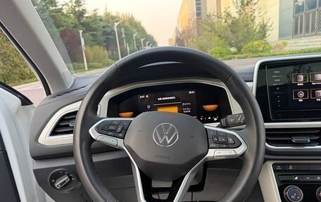 Volkswagen T-Roc I, 2023 год, 1 870 001 рублей, 12 фотография