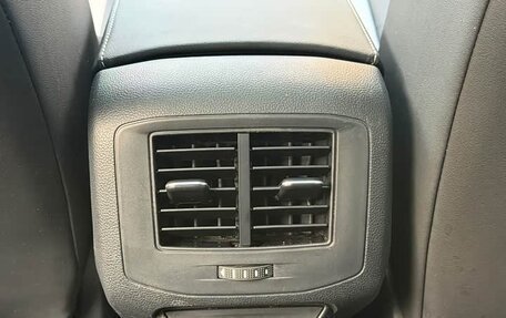 Volkswagen T-Roc I, 2023 год, 1 870 001 рублей, 16 фотография