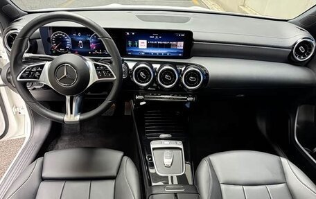 Mercedes-Benz A-Класс, 2023 год, 1 690 001 рублей, 10 фотография