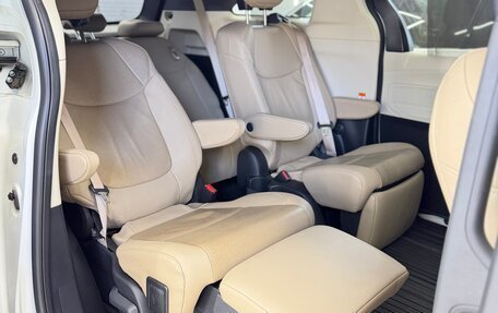 Toyota Sienna, 2021 год, 4 800 000 рублей, 10 фотография