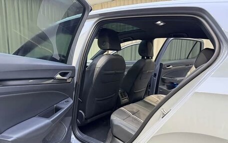 Volkswagen Golf VIII, 2023 год, 2 200 000 рублей, 10 фотография