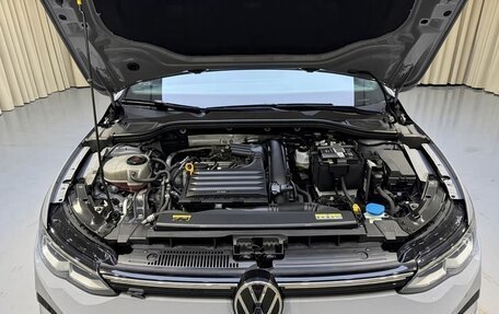 Volkswagen Golf VIII, 2023 год, 2 200 000 рублей, 19 фотография