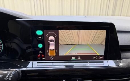 Volkswagen Golf VIII, 2023 год, 2 200 000 рублей, 16 фотография