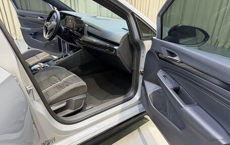 Volkswagen Golf VIII, 2023 год, 2 200 000 рублей, 13 фотография
