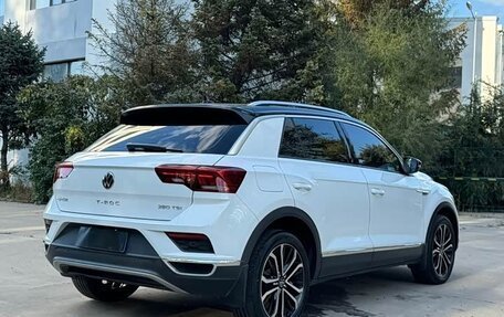 Volkswagen T-Roc I, 2023 год, 1 730 000 рублей, 5 фотография