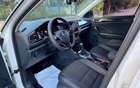 Volkswagen T-Roc I, 2023 год, 1 730 000 рублей, 8 фотография