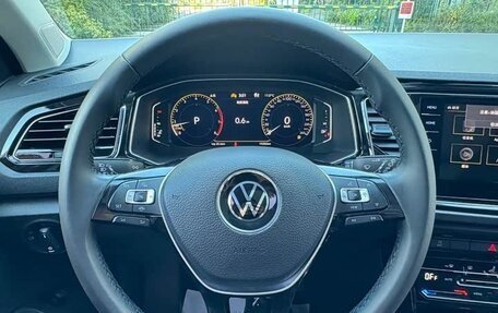 Volkswagen T-Roc I, 2023 год, 1 730 000 рублей, 9 фотография