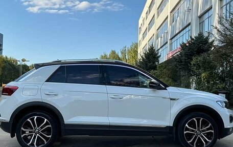 Volkswagen T-Roc I, 2023 год, 1 730 000 рублей, 6 фотография