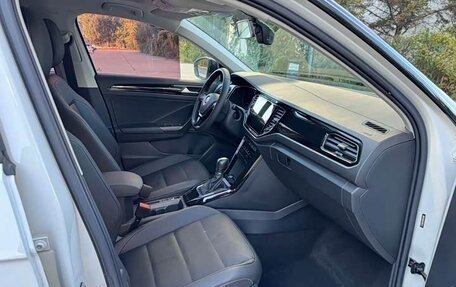Volkswagen T-Roc I, 2023 год, 1 730 000 рублей, 13 фотография