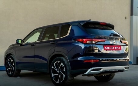 Mitsubishi Outlander, 2022 год, 3 270 000 рублей, 11 фотография