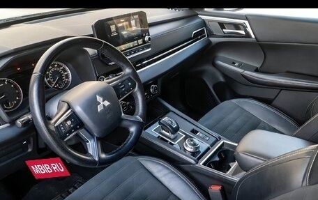 Mitsubishi Outlander, 2022 год, 3 270 000 рублей, 19 фотография