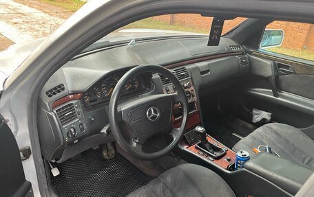 Mercedes-Benz E-Класс, 1996 год, 182 000 рублей, 9 фотография