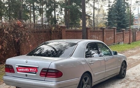 Mercedes-Benz E-Класс, 1996 год, 182 000 рублей, 4 фотография