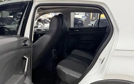 Volkswagen T-Cross I, 2023 год, 1 707 000 рублей, 13 фотография