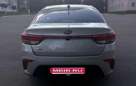 KIA Rio IV, 2018 год, 988 000 рублей, 2 фотография