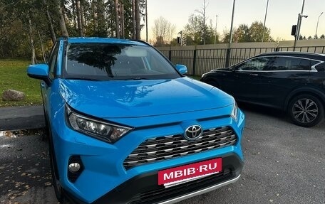 Toyota RAV4, 2020 год, 3 200 000 рублей, 2 фотография