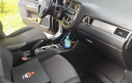 Mitsubishi Outlander III рестайлинг 3, 2015 год, 1 640 000 рублей, 4 фотография