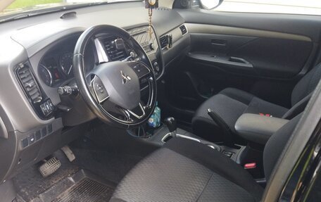 Mitsubishi Outlander III рестайлинг 3, 2015 год, 1 640 000 рублей, 5 фотография